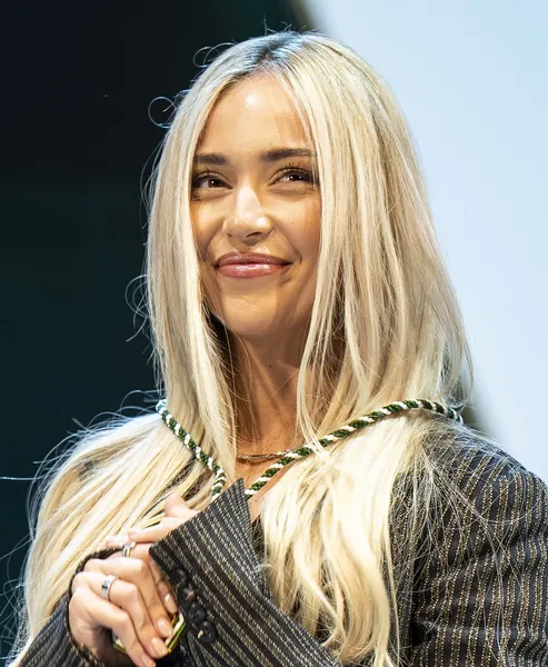 Ана Мена